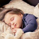 Perché i Bambini Dormono di Traverso? Un’Analisi del Comportamento del Sonno Infantile