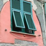 Persiane e Imposte: Storia ed Etimologia di Elementi Architettonici Intramontabili