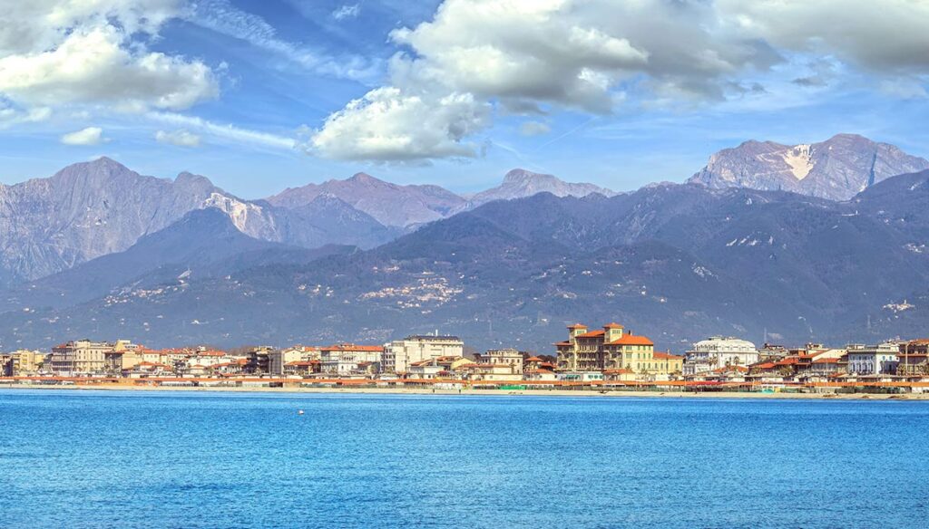 Le Alpi Apuane: Un Gioiello Naturale tra Mare e Montagna