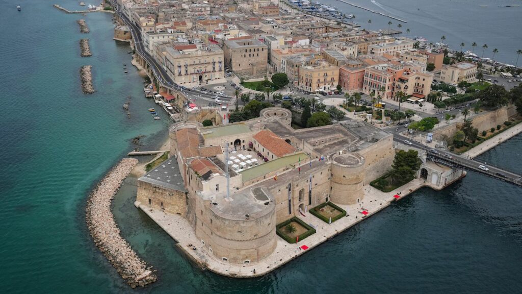 Taranto: La Città dei Due Mari