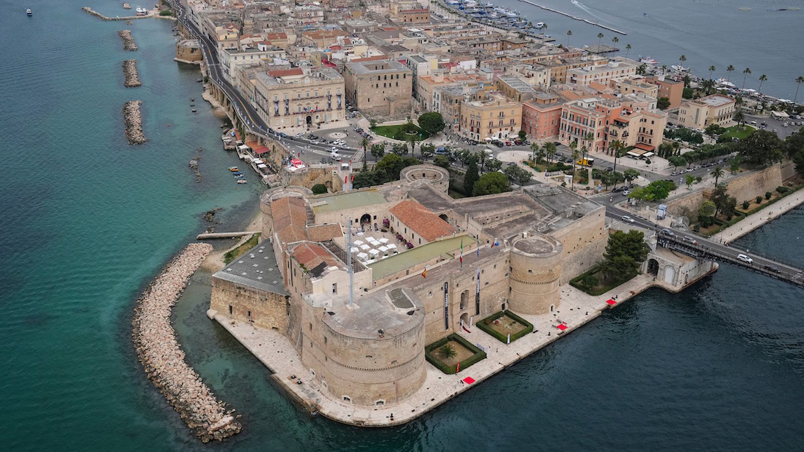 Taranto: La Città dei Due Mari