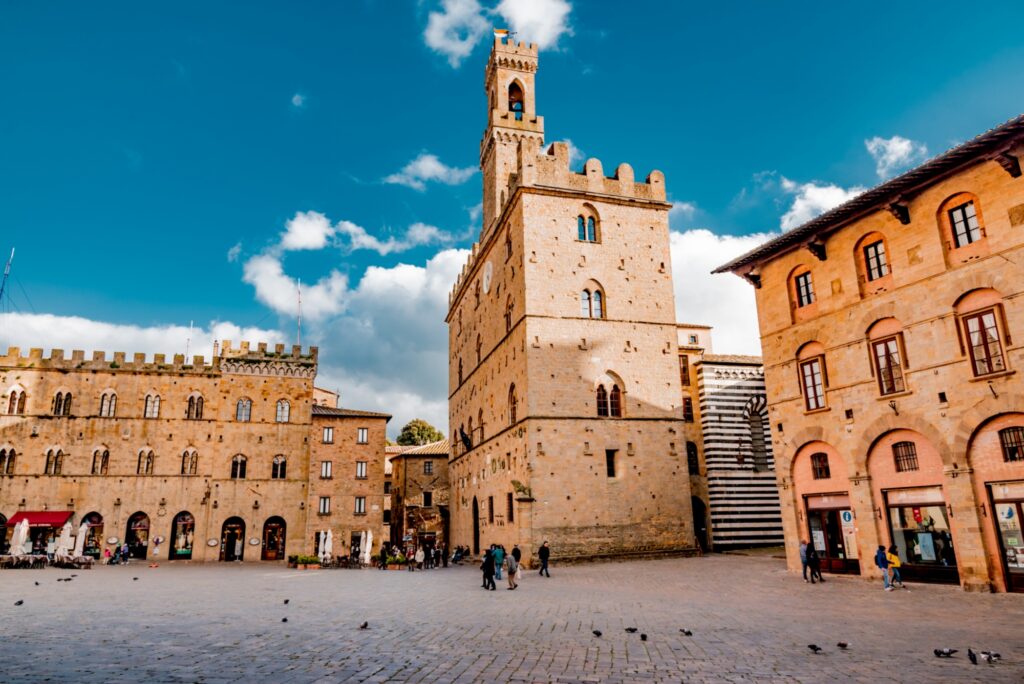 Volterra: Un Viaggio nella Storia e nella Cultura Toscana