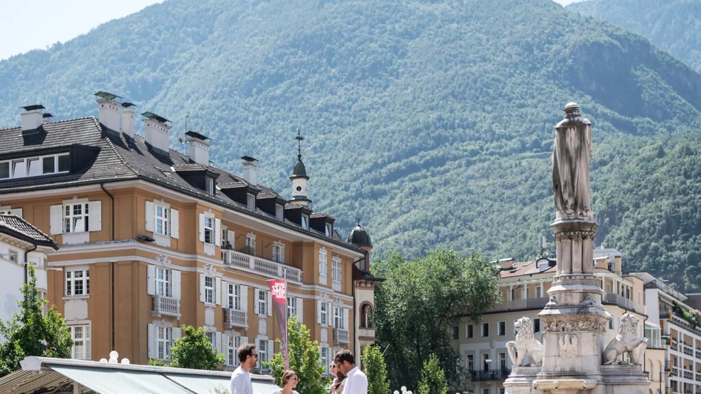 Bolzano: Un Gioiello nel Cuore delle Dolomiti