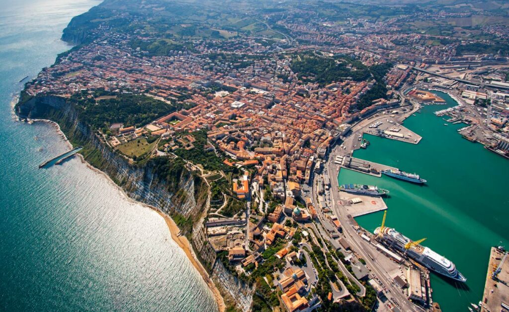 Ancona: Una Gemma Nascosta sul Mare Adriatico