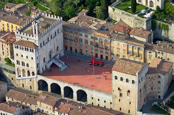 Gubbio: Un Tuffo nel Cuore della Tradizione Umbra