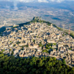 Erice: Un Gioiello Medievale Sospeso tra Mare e Cielo