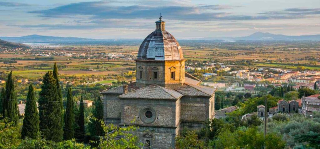 Cortona: Un Gioiello Toscano tra Storia e Paesaggi Incantevoli