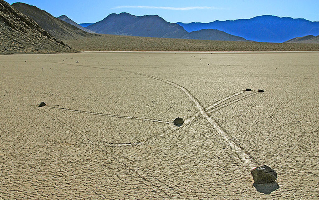 Titolo: Il Mistero delle Pietre Mobili della Valle della Morte