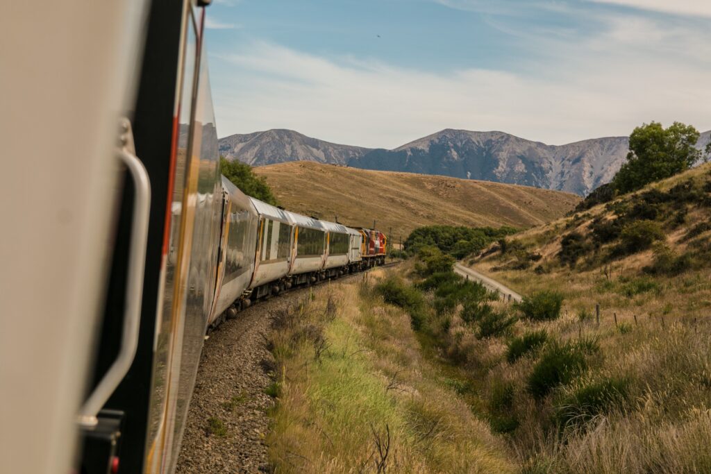 Il Fascino Intramontabile del Viaggio in Treno