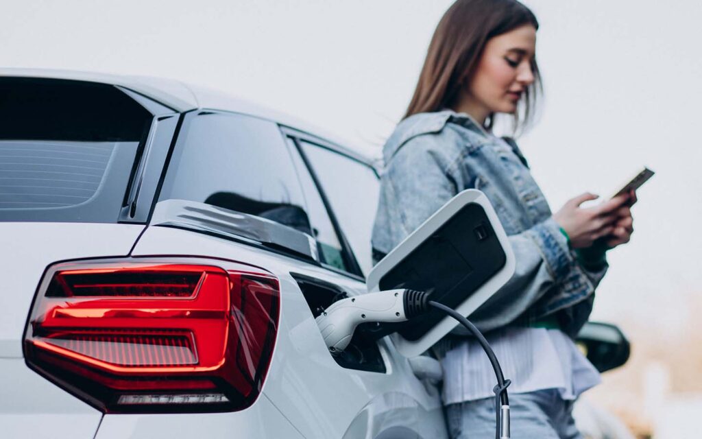 Il Futuro della Mobilità Elettrica: Opportunità e Sfide